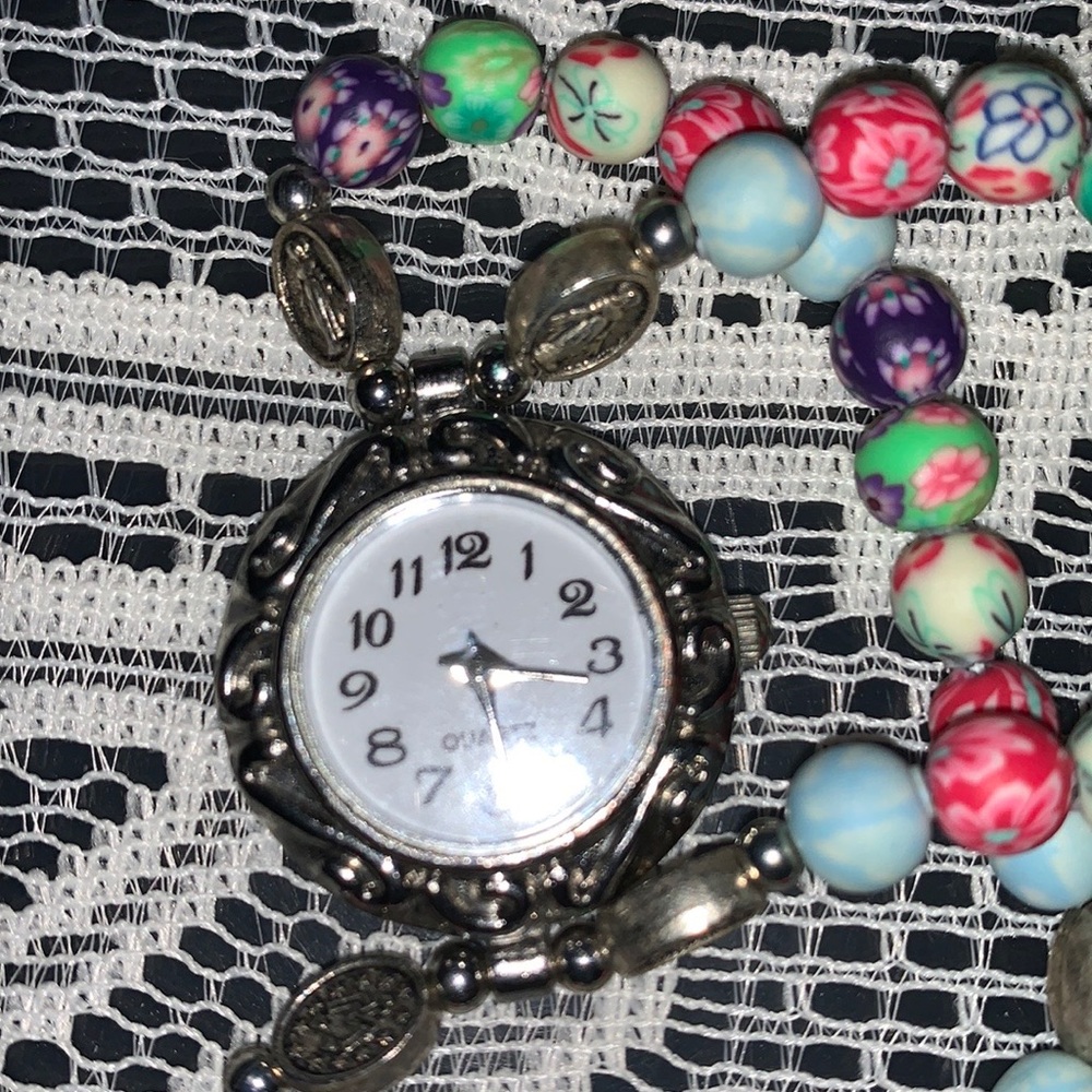 Pretty Estate Sale Watch needs battery